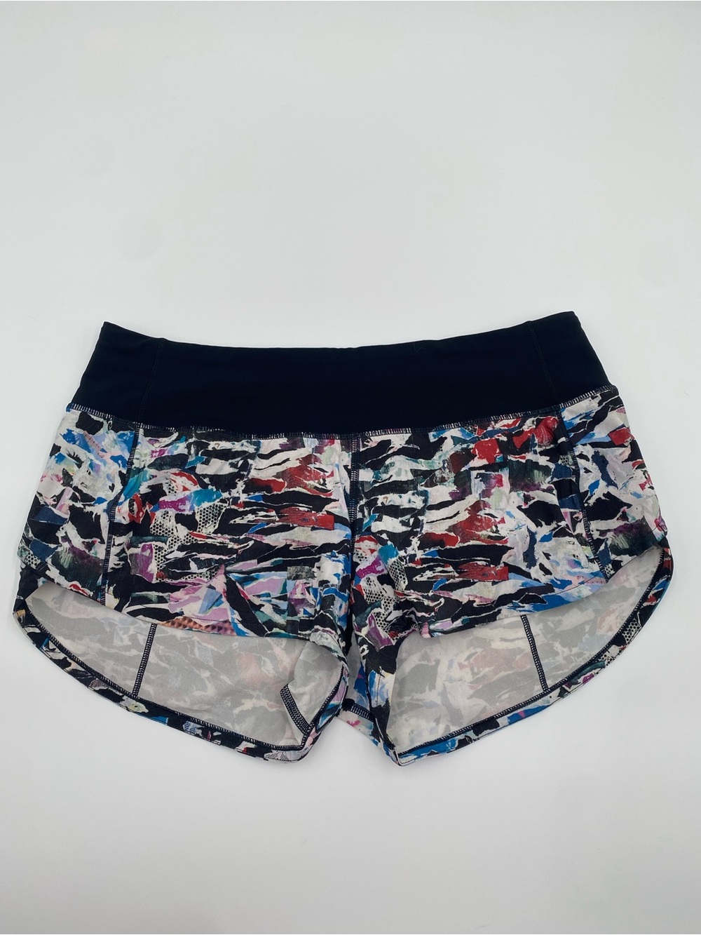Lululemon Low-rise Speed Shorts 2.5” inseam Size 4 EUC